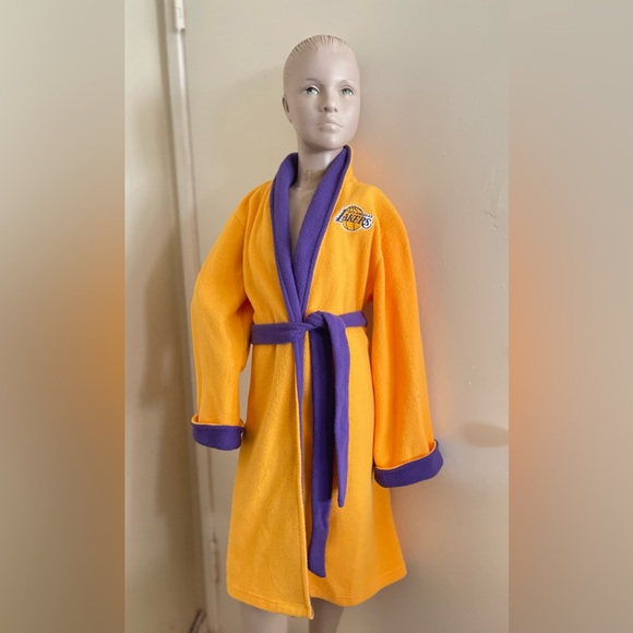 Official UNK NBA LA Lakers Yellow & Purple Patch Logo Full Length Robe Childrens - Picture 1 of 12
